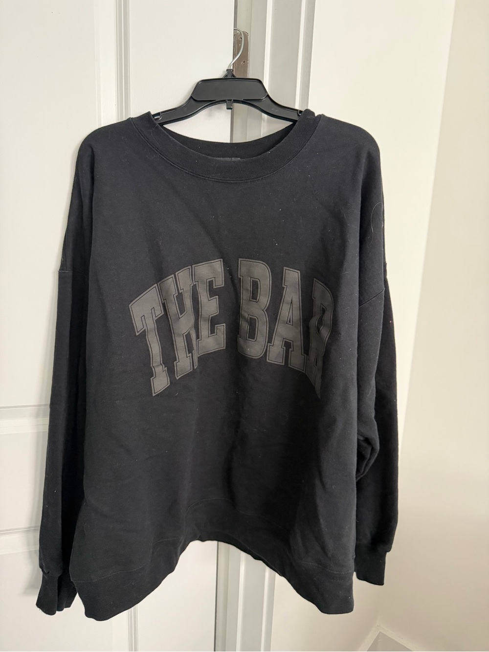 Black 'THE BAR' Graphic Crewneck Sweatshirt